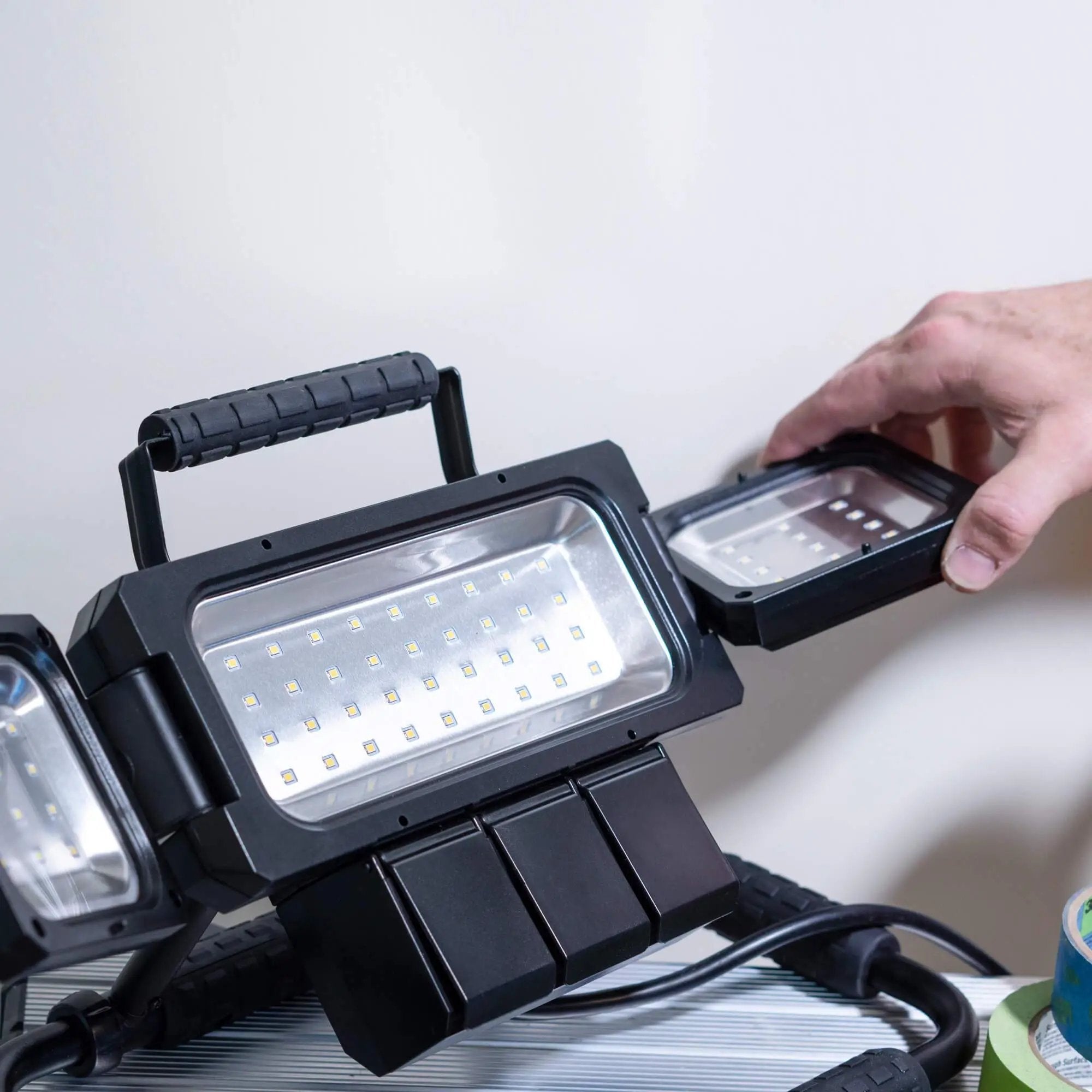 Koda - KODA Multidirectional LED Work Light with 120V Outlets and USB Charging (2500 Lumens)